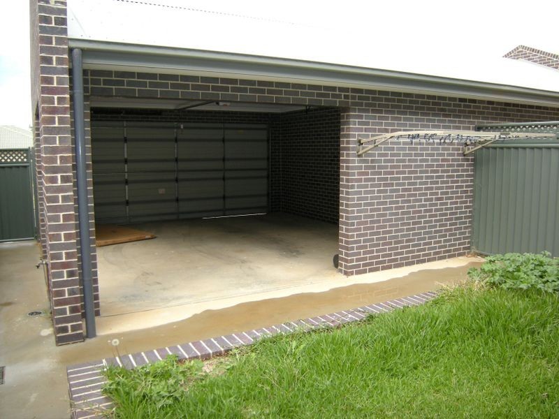 5 Boulevard Place, Hillvue NSW 2340