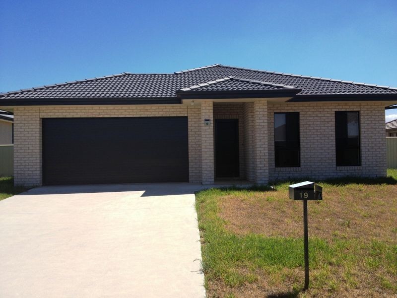 19 Kalinda Place, Tamworth NSW 2340
