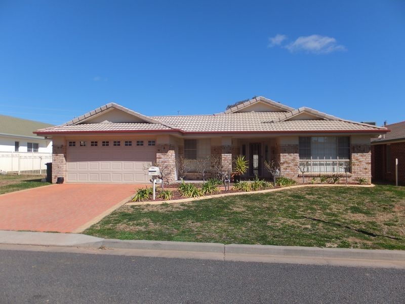 61 Gregnorman Drive, Tamworth NSW 2340