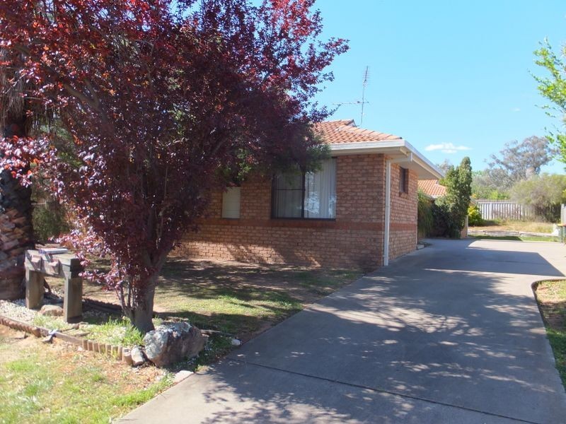 1/18 Charles coxen Close, Tamworth NSW 2340