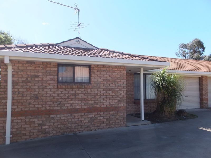 1/18 Charles coxen Close, Tamworth NSW 2340