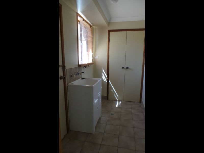 1/18 Charles coxen Close, Tamworth NSW 2340