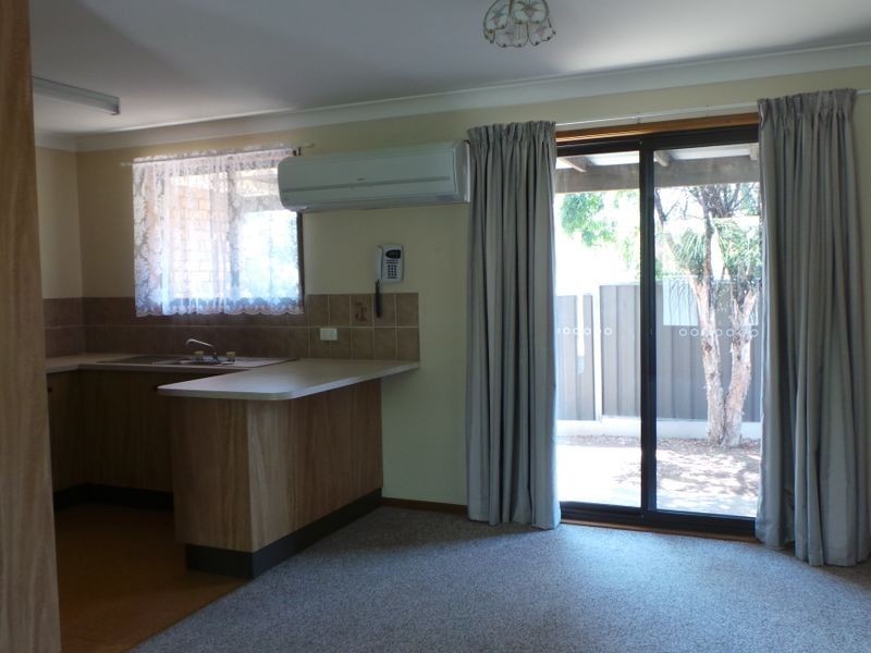 1/18 Charles coxen Close, Tamworth NSW 2340