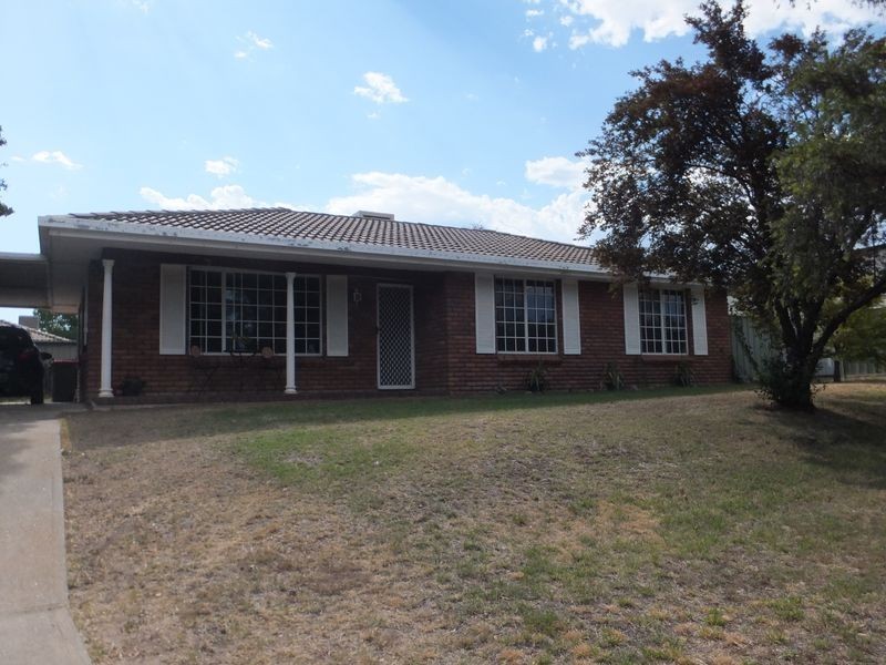 35 Carole Drive, Kootingal NSW 2352