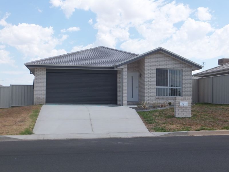 18a Warwick Road, Tamworth NSW 2340