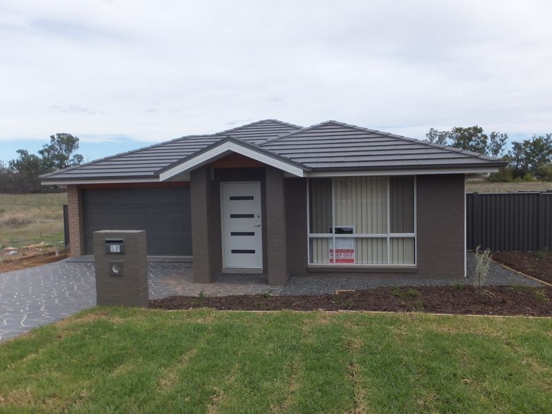 15 Regal Park Drive, Tamworth NSW 2340