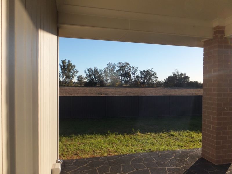 15 Regal Park Drive, Tamworth NSW 2340