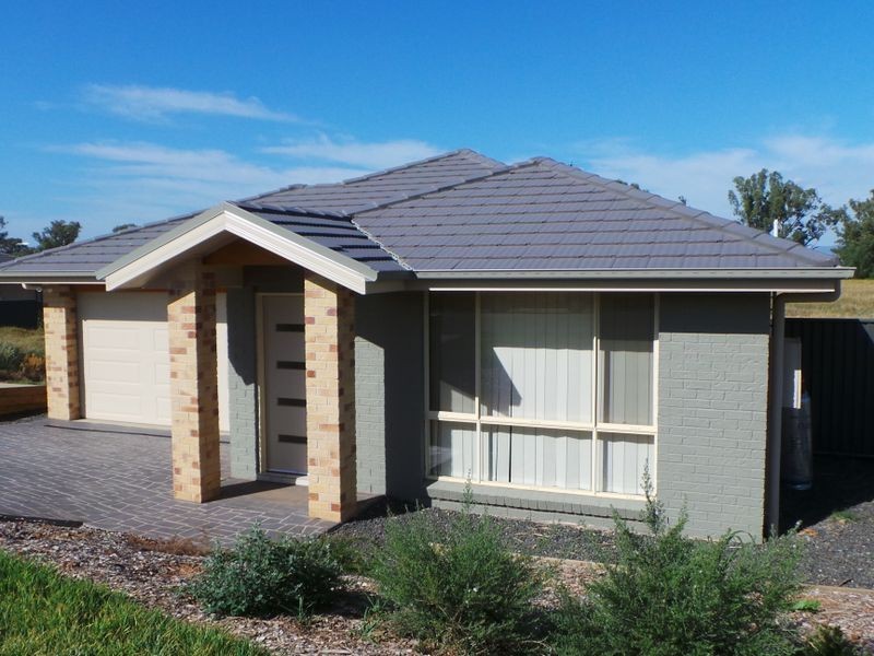 21 Regal Park Drive, Tamworth NSW 2340