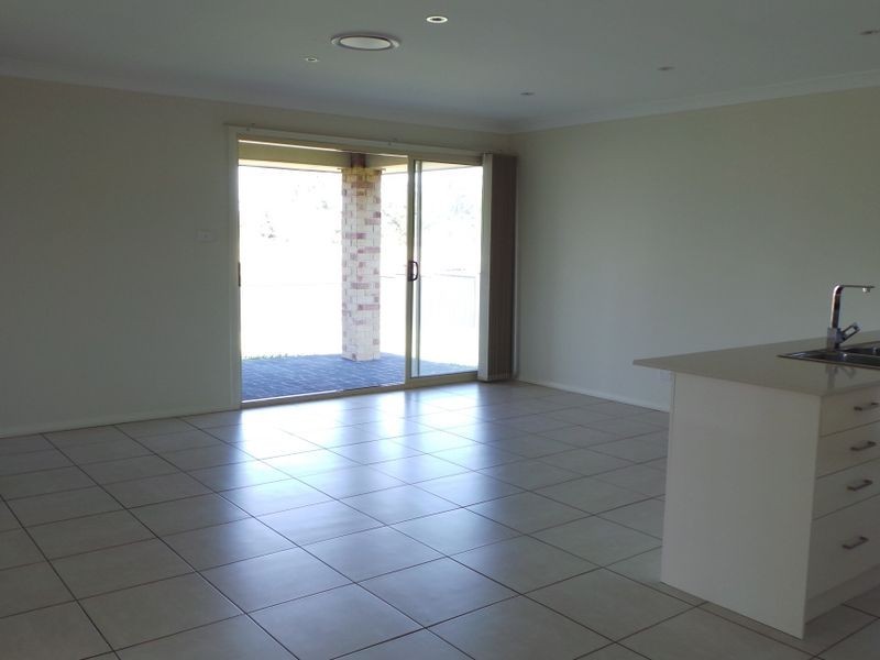 21 Regal Park Drive, Tamworth NSW 2340