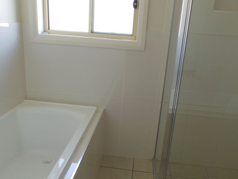 21 Regal Park Drive, Tamworth NSW 2340