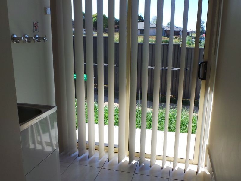 21 Regal Park Drive, Tamworth NSW 2340