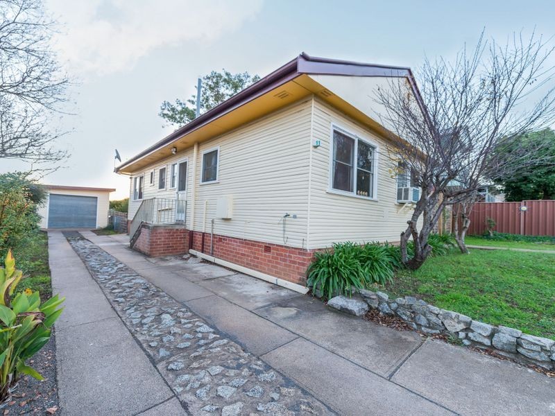 11 Sapphire Cres, Tamworth NSW 2340