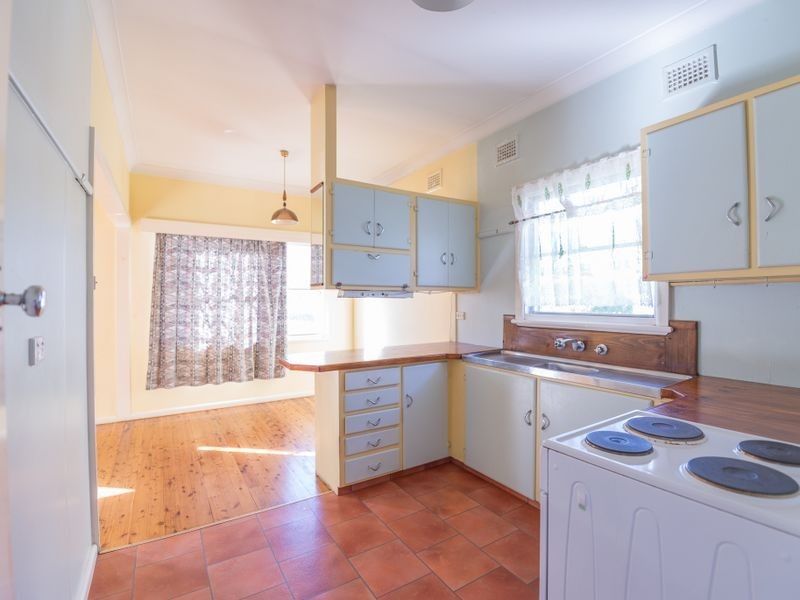 11 Sapphire Cres, Tamworth NSW 2340