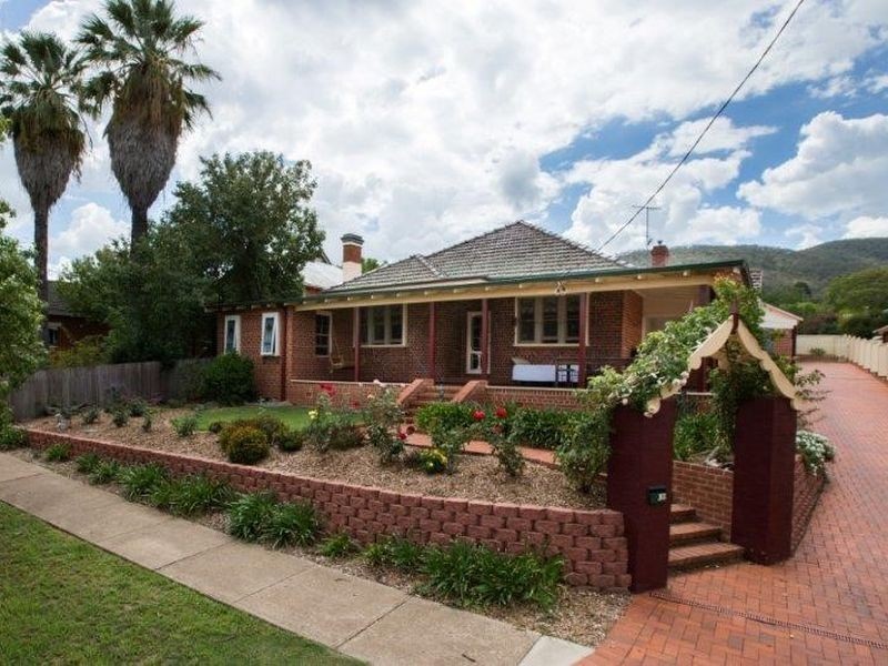 180 Carthage Street, Tamworth NSW 2340