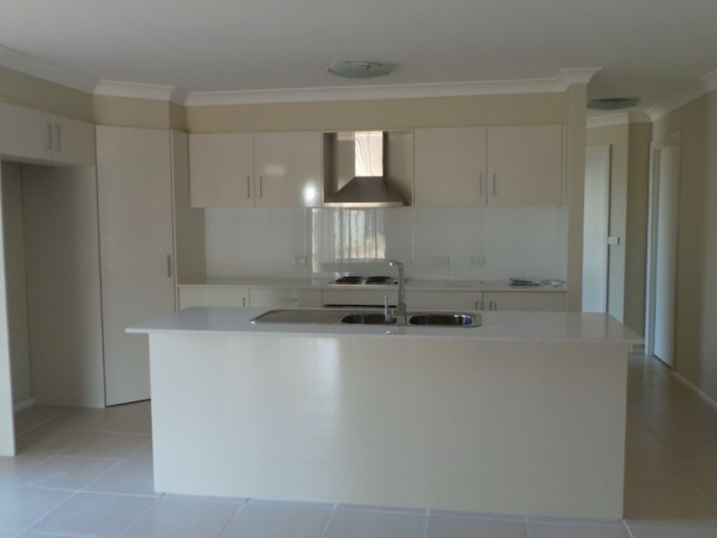 24 Regal Park Drive, Tamworth NSW 2340