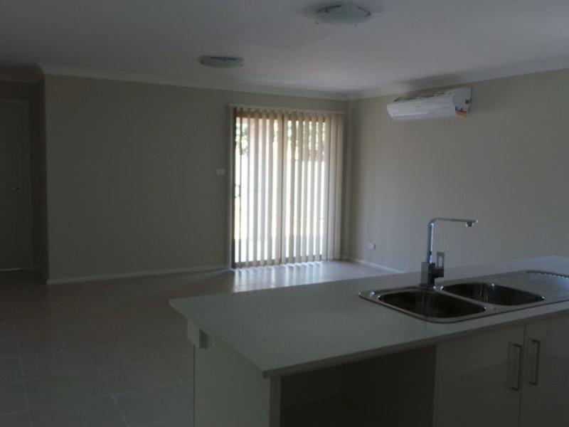 24 Regal Park Drive, Tamworth NSW 2340