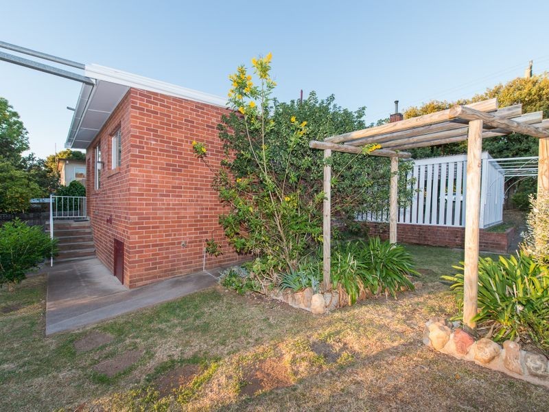 123 Upper Street, Tamworth NSW 2340