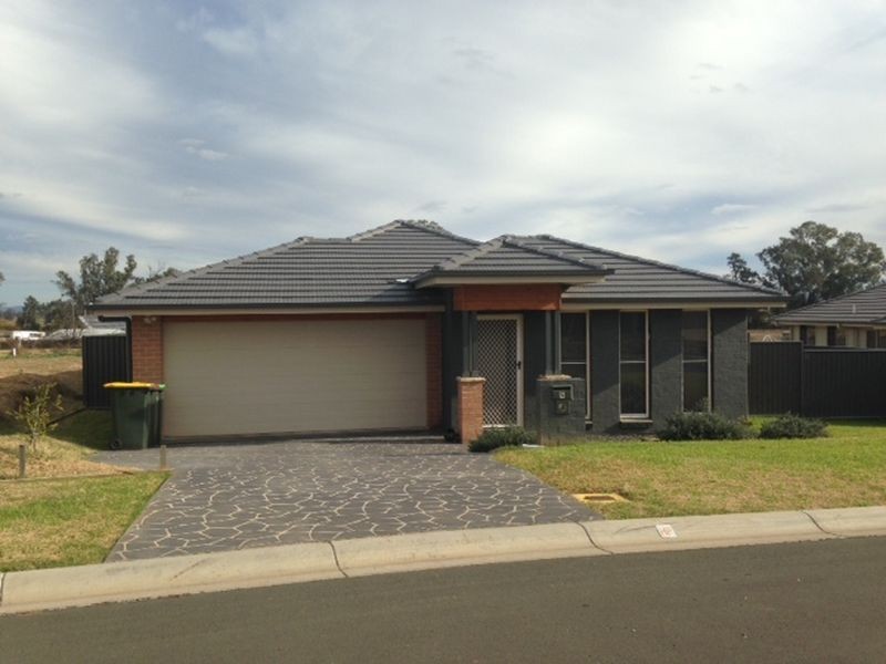 5 Regal Park Drive, Tamworth NSW 2340