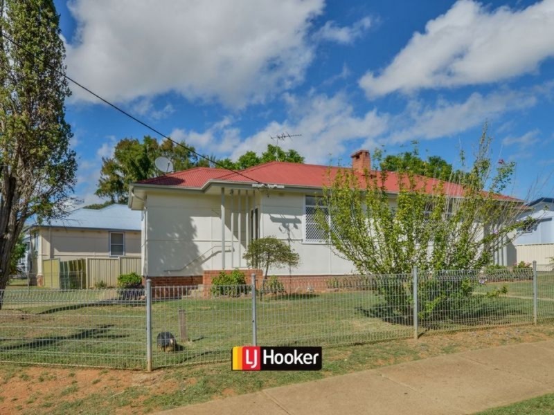 Unit/12A Thompson Crescent, Tamworth NSW 2340