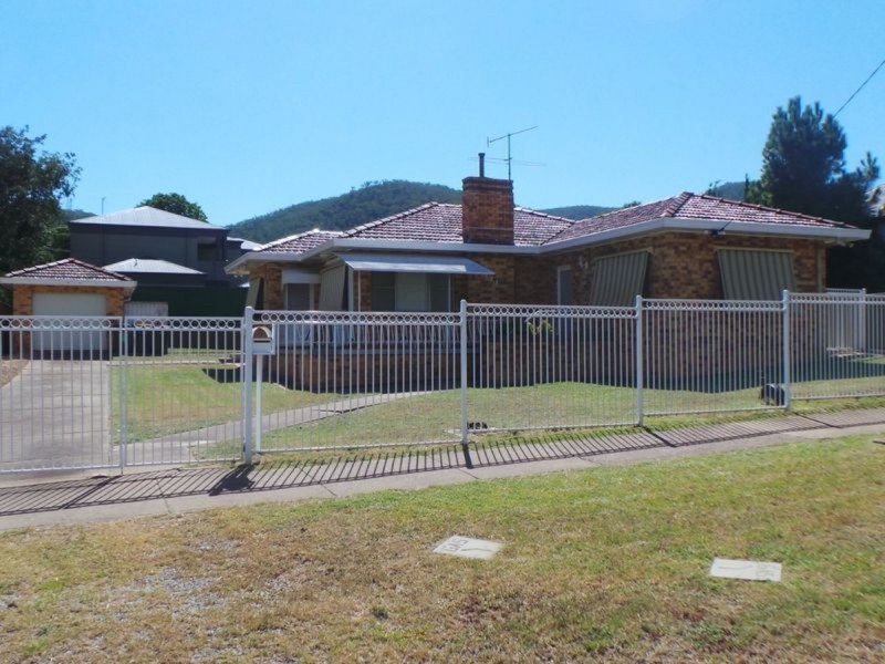 128 Carthage Street, Tamworth NSW 2340