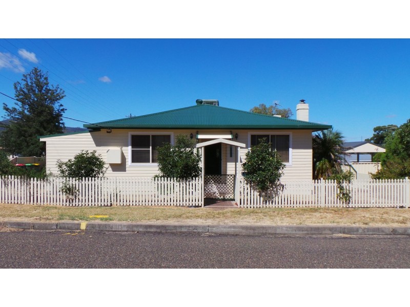 2 Laurel Street, Tamworth NSW 2340