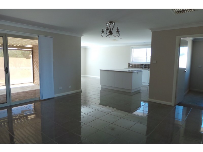 11 Rosella Avenue, Tamworth NSW 2340