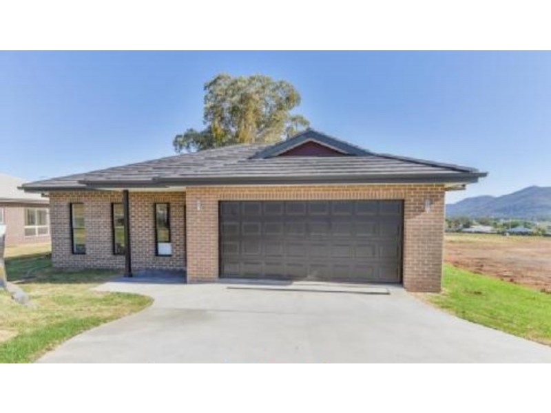 29 Falcon Drive, Tamworth NSW 2340