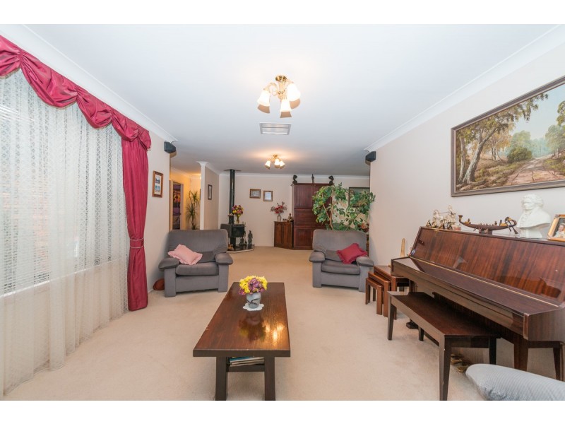 6 Wattle Close, Tamworth NSW 2340