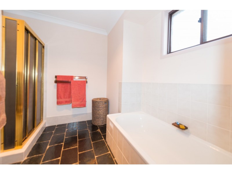 6 Wattle Close, Tamworth NSW 2340