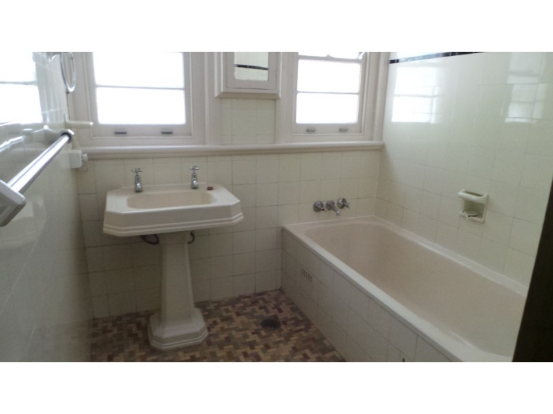 100-102 Belmore Street, Tamworth NSW 2340