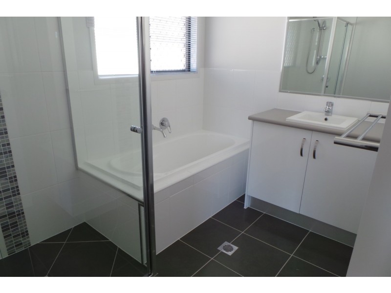 39 Tulipwood Crescent, Tamworth NSW 2340