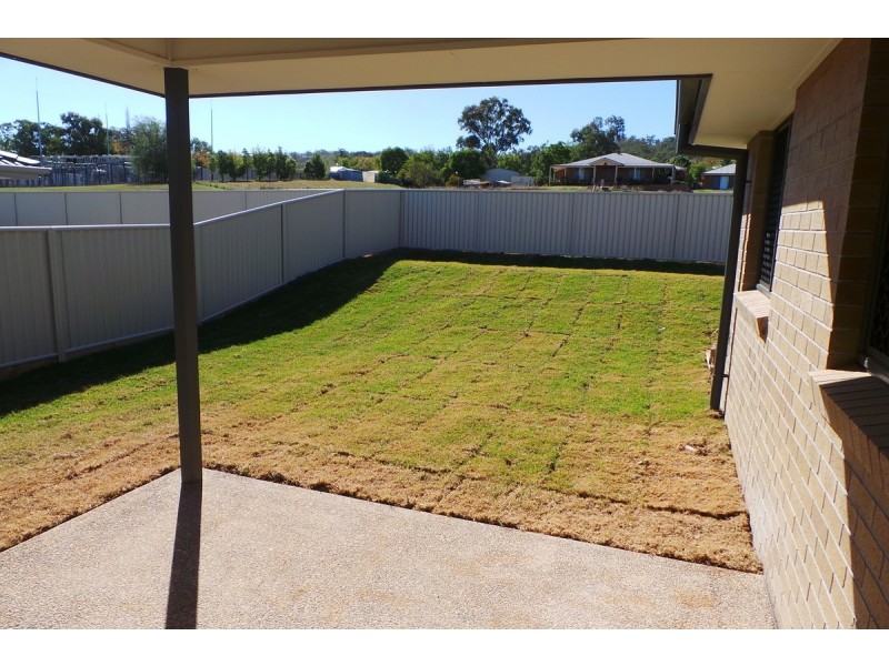 39 Tulipwood Crescent, Tamworth NSW 2340
