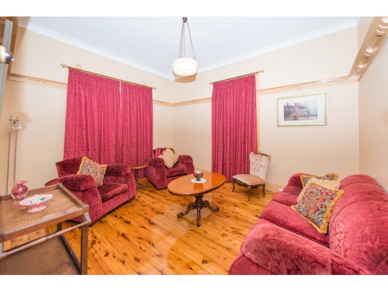 39 White Street, Tamworth NSW 2340