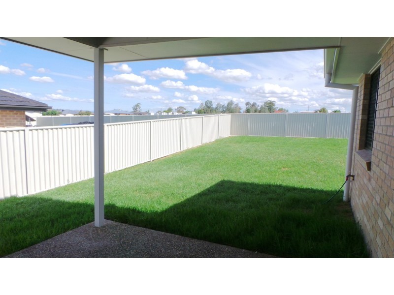 24 Drakeford Street, Tamworth NSW 2340