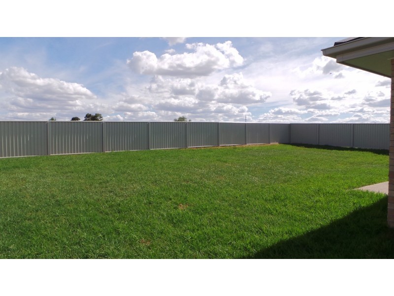 24 Drakeford Street, Tamworth NSW 2340