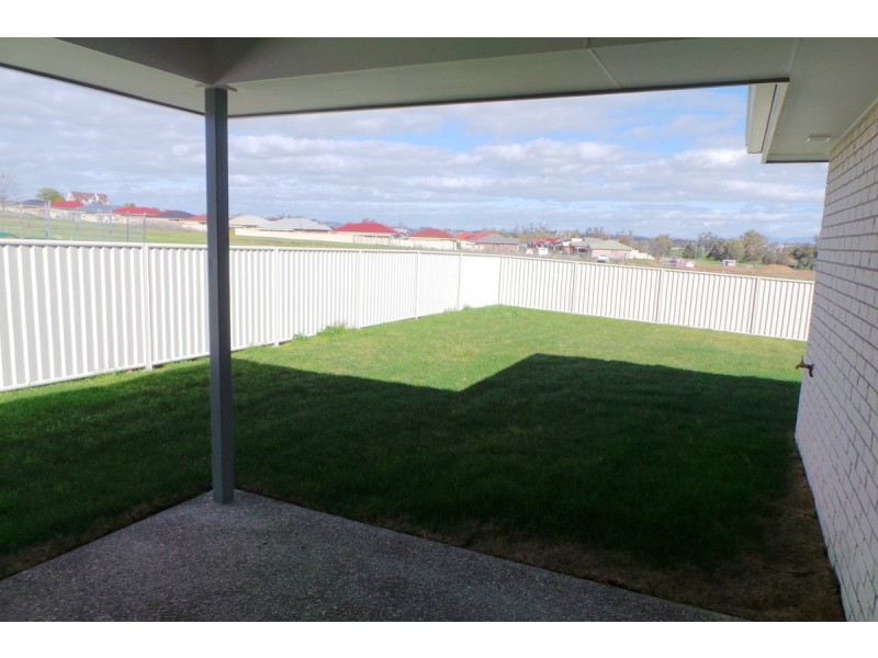 44 Tulipwood Cresent, Tamworth NSW 2340