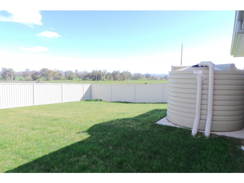 44 Tulipwood Cresent, Tamworth NSW 2340