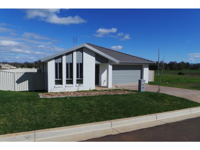 44 Tulipwood Cresent, Tamworth NSW 2340