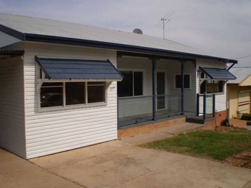 219 Johnston Street, Tamworth NSW 2340