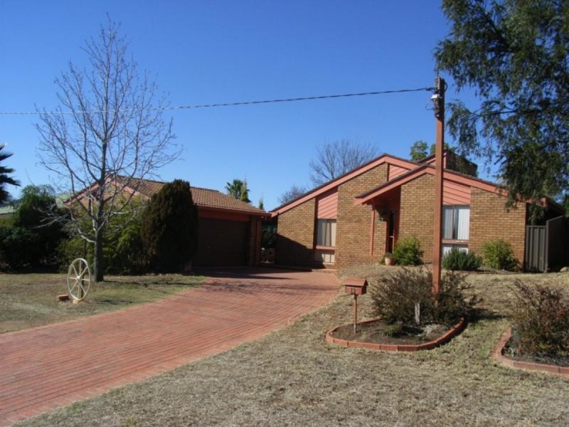 13 Osprey Way, Tamworth NSW 2340