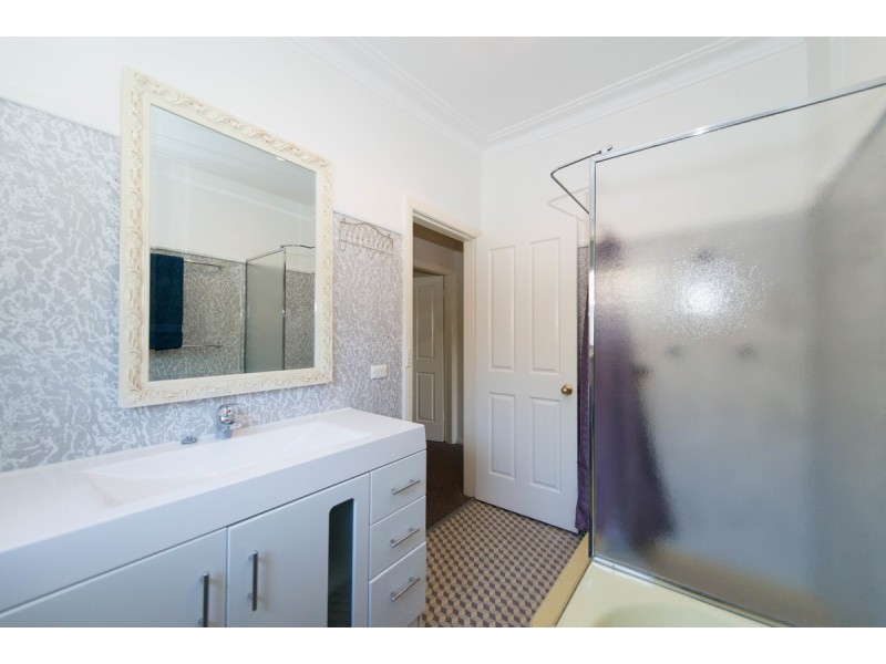 10 Yarral Avenue, Tamworth NSW 2340