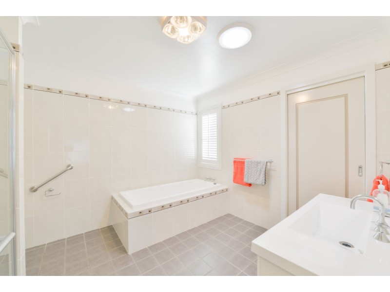 1/50 Peregrine Avenue, Tamworth NSW 2340