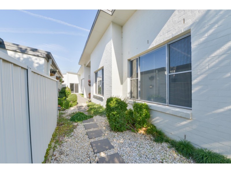 1/50 Peregrine Avenue, Tamworth NSW 2340