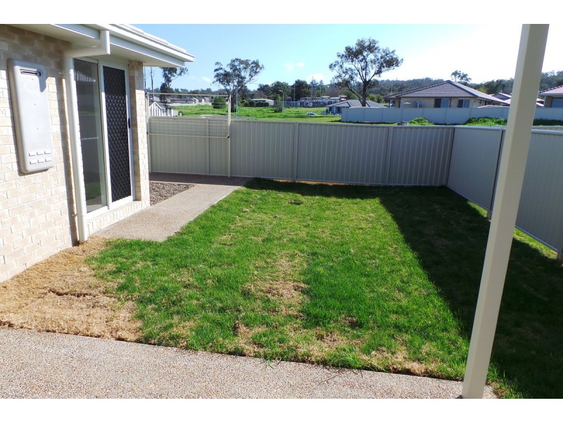 1/56 Tulipwood Cresent, Tamworth NSW 2340