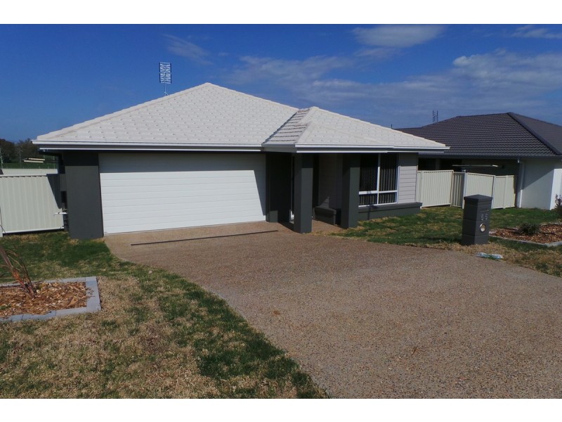 55 Tulipwood Cresent, Tamworth NSW 2340
