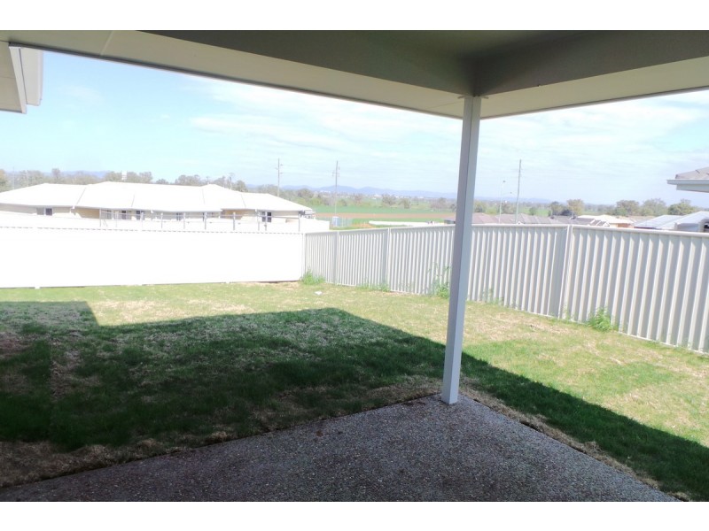 55 Tulipwood Cresent, Tamworth NSW 2340