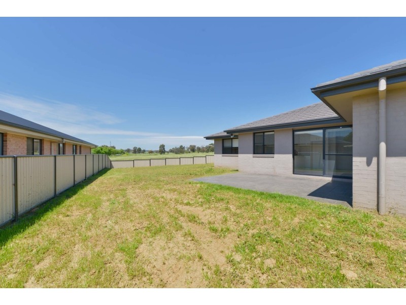 15 Rosella Avenue, Tamworth NSW 2340