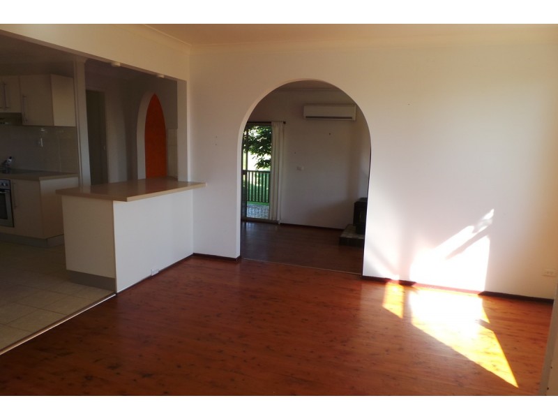 27 Mornington Crescent, Tamworth NSW 2340