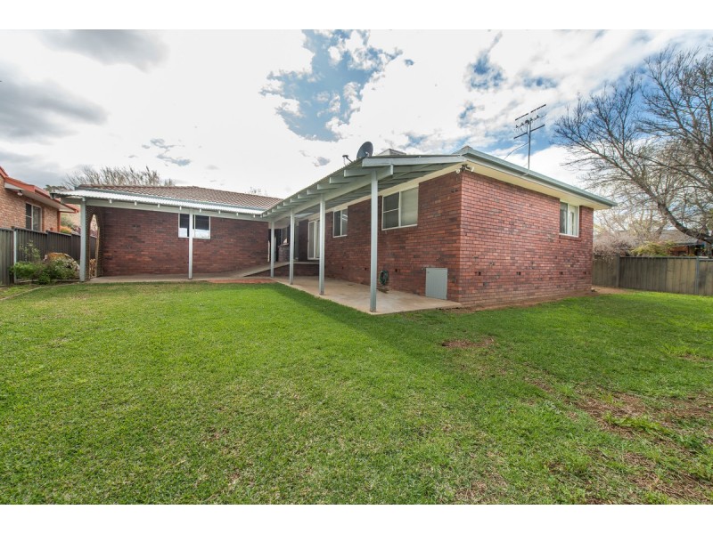 11 Woodbry Crescent, Tamworth NSW 2340