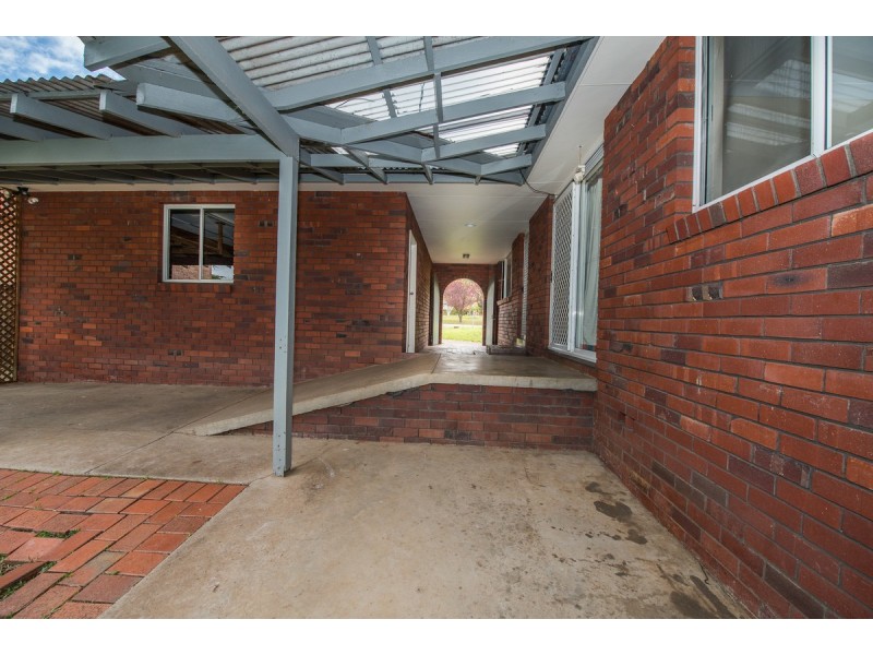 11 Woodbry Crescent, Tamworth NSW 2340